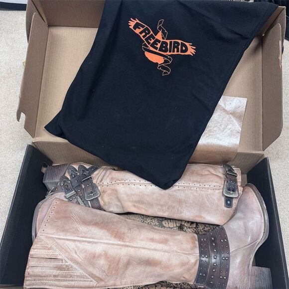 Like New with Box Freebird Women's Cleo Taupe Leather Boots Size 9 - Picture 4 of 9